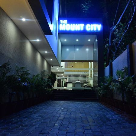 The Mount City Near Us Consulate Madrás Exterior foto