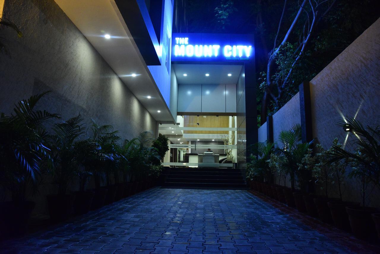 The Mount City Near Us Consulate Madrás Exterior foto
